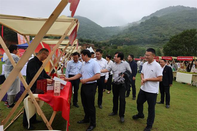 奇异果体育·(中国)官方网站芜湖市繁昌区：瓜果飘香丰收季 眉开眼笑庆丰收(图1)