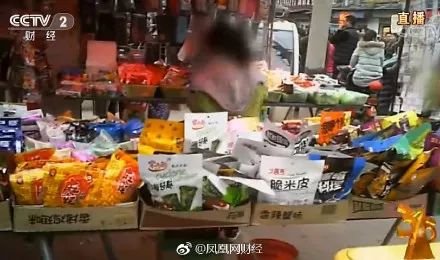 奇异果体育·(中国)官方网站【315曝光】注射器、血包制成蔬菜网袋和儿童玩具！还(图7)