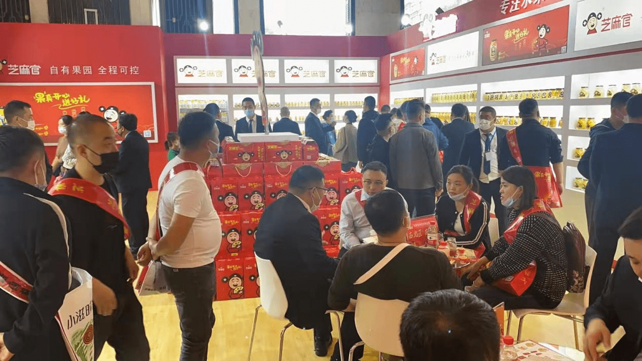 奇异果体育·(中国)官方网站新消费下依旧长青的传统食品芝麻官水果罐头做对了什么？(图4)