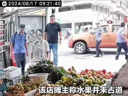 奇异果体育·(中国)官方网站水果店没人时收走整筐水果？后续：违规摆放已归还(图2)